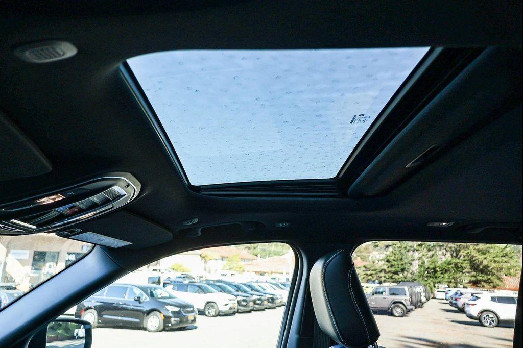 new 2026 Jeep Grand Cherokee car, priced at $47,930