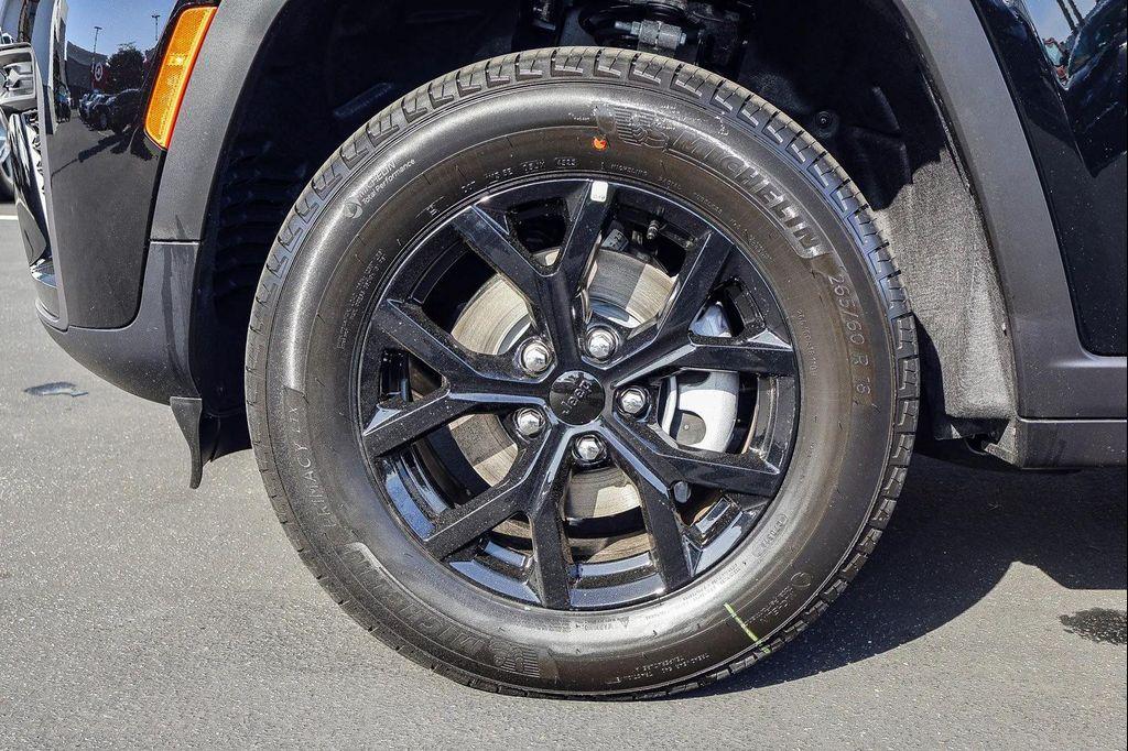 new 2026 Jeep Grand Cherokee car, priced at $48,525