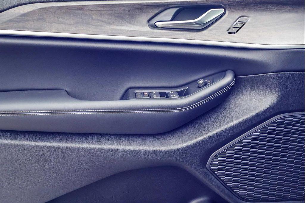 new 2025 Jeep Grand Cherokee car, priced at $49,881