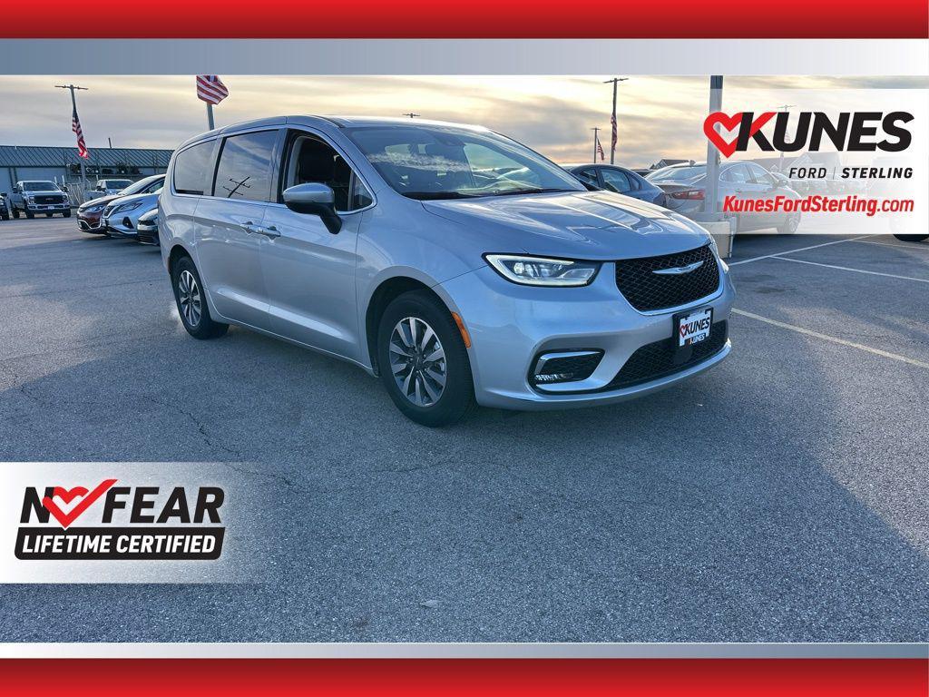 used 2023 Chrysler Pacifica Hybrid car, priced at $24,713