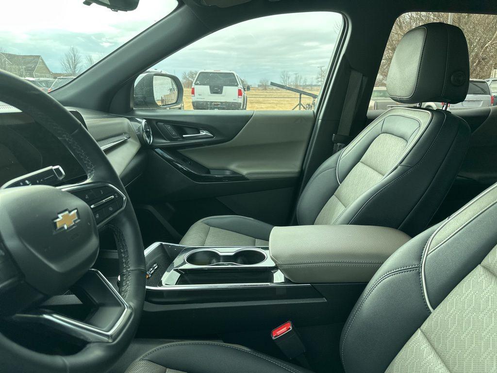 used 2025 Chevrolet Equinox car, priced at $25,924