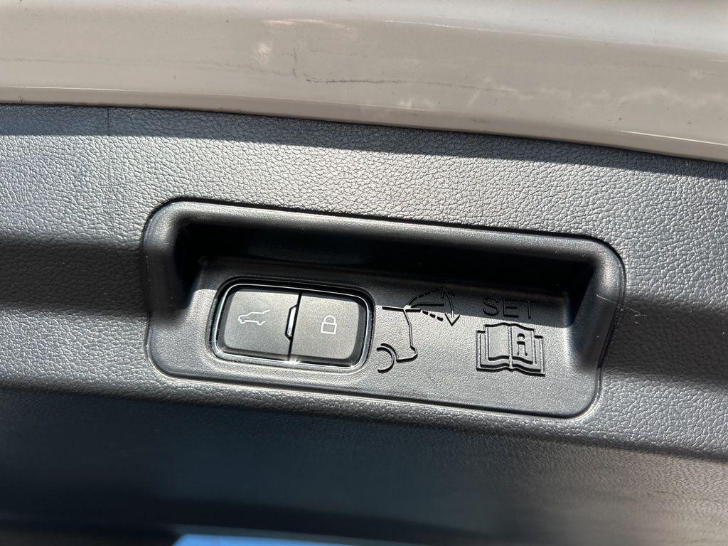 used 2022 Ford Explorer car, priced at $27,991