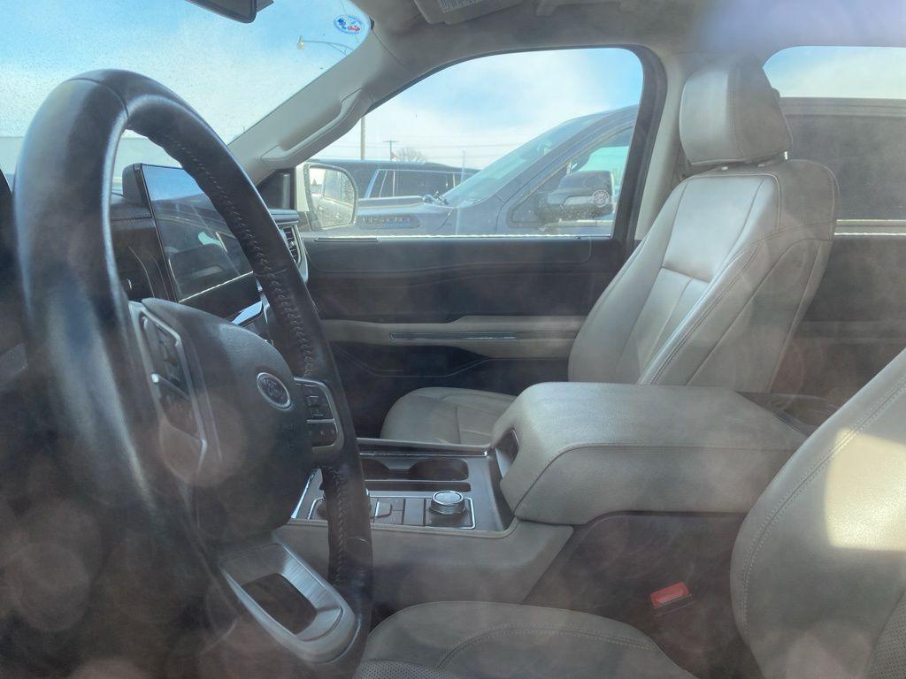 used 2023 Ford Expedition car, priced at $39,039