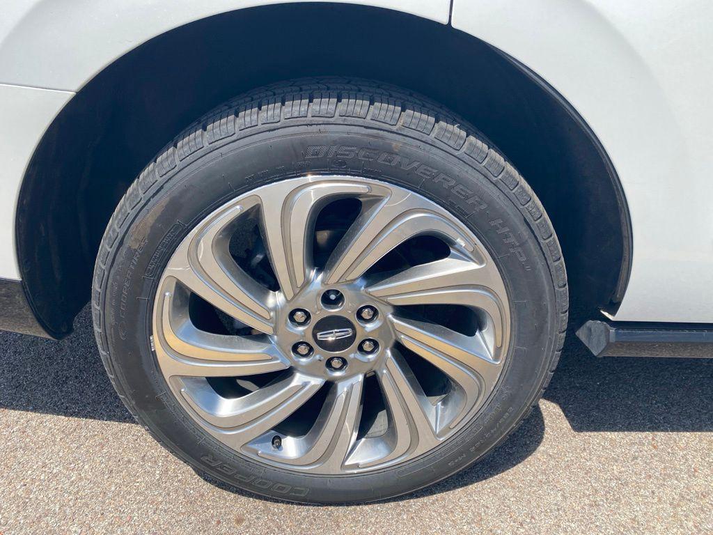 used 2024 Lincoln Navigator car, priced at $54,706