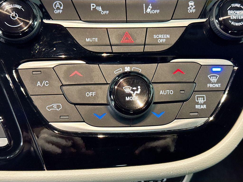 used 2024 Chrysler Pacifica car, priced at $26,799