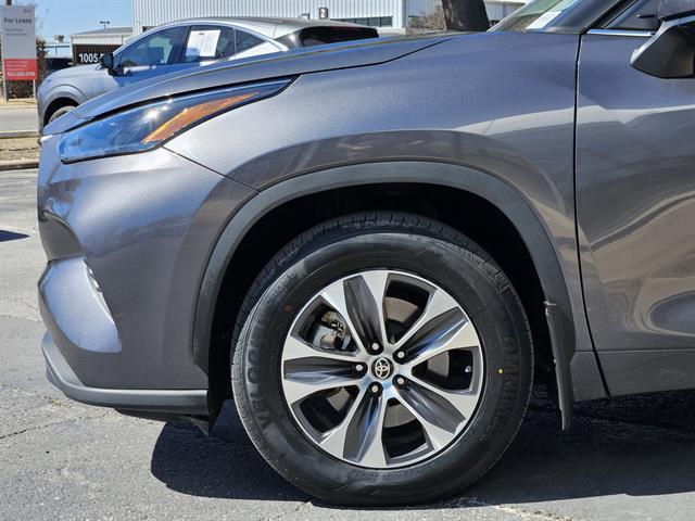used 2024 Toyota Highlander car, priced at $37,701