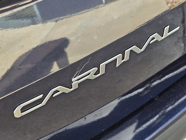 used 2024 Kia Carnival car, priced at $30,855