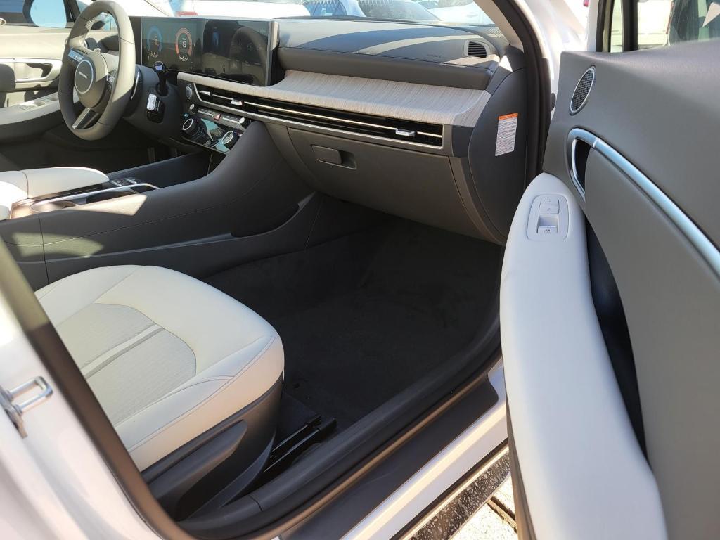 new 2026 Hyundai Sonata Hybrid car, priced at $32,257