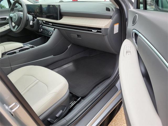 new 2025 Hyundai Sonata Hybrid car, priced at $27,491