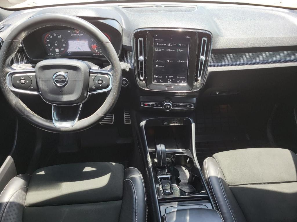 used 2021 Volvo XC40 car, priced at $22,016