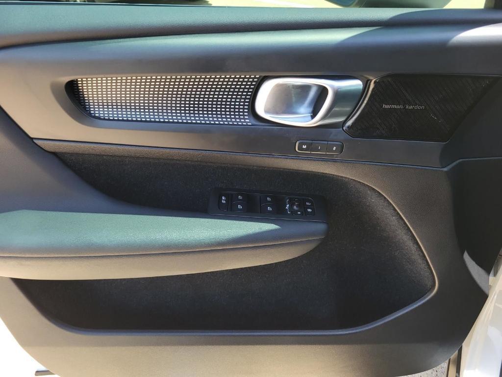 used 2021 Volvo XC40 car, priced at $22,016