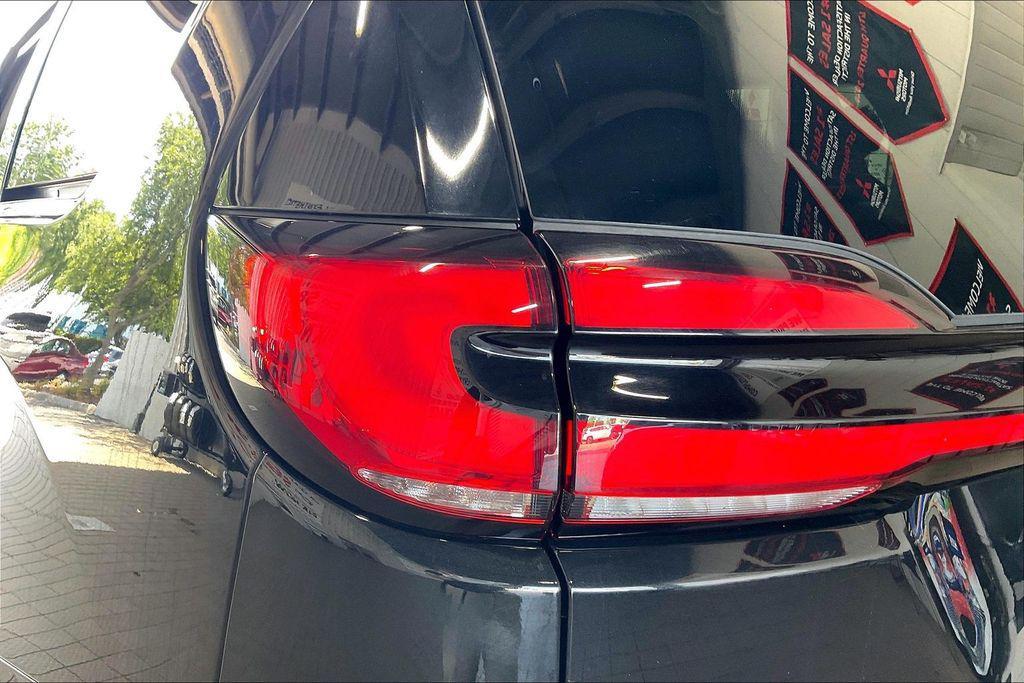used 2023 Chrysler Pacifica Hybrid car, priced at $22,315