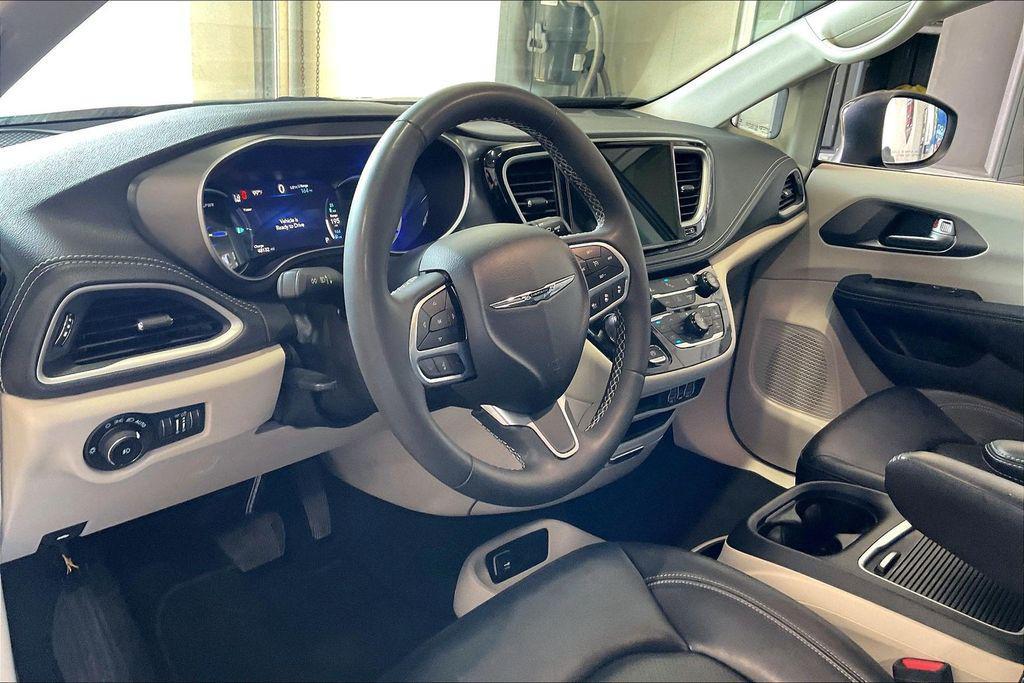 used 2023 Chrysler Pacifica Hybrid car, priced at $22,315