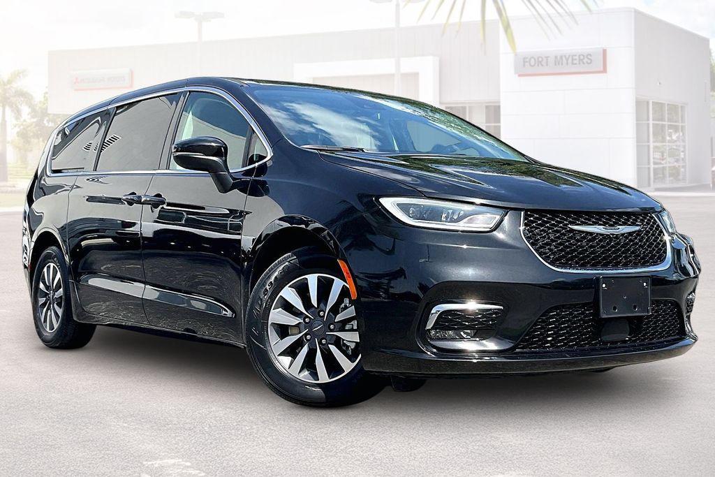 used 2023 Chrysler Pacifica Hybrid car, priced at $22,315