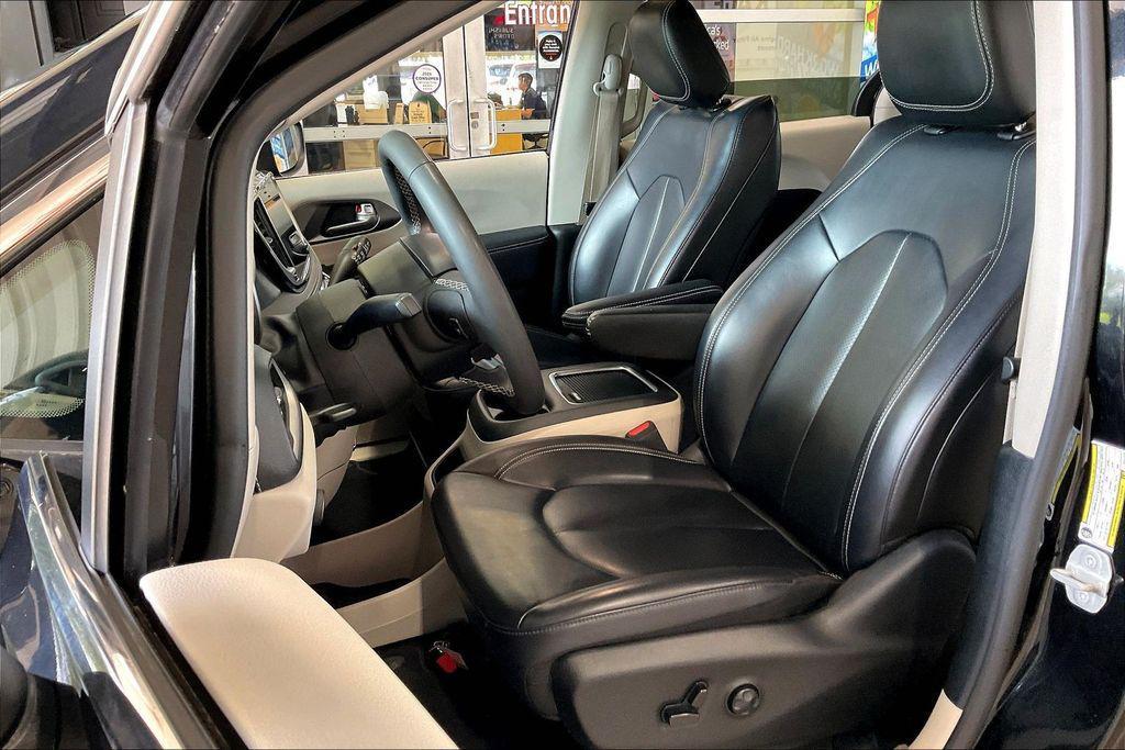 used 2023 Chrysler Pacifica Hybrid car, priced at $22,315