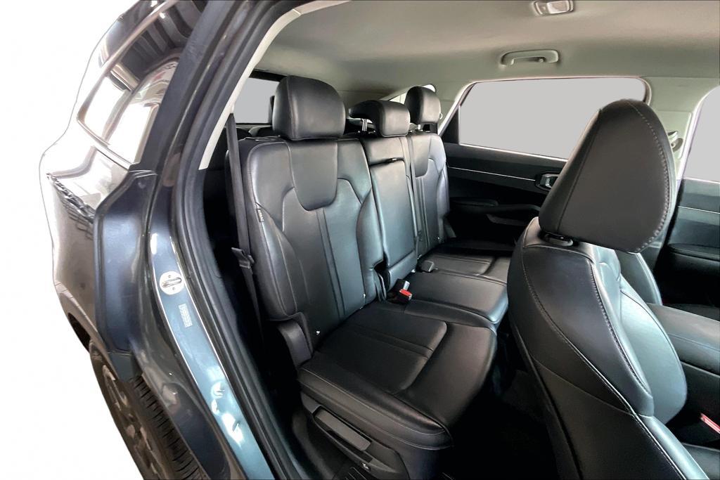 used 2024 Kia Sorento car, priced at $23,374