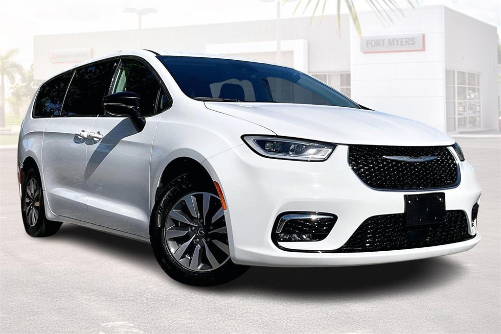 used 2024 Chrysler Pacifica Hybrid car, priced at $25,381