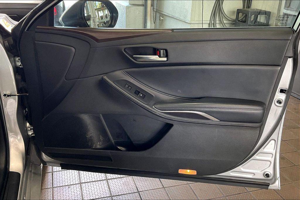 used 2021 Toyota Avalon car, priced at $21,862