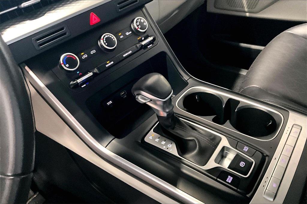 used 2024 Kia Carnival car, priced at $25,995