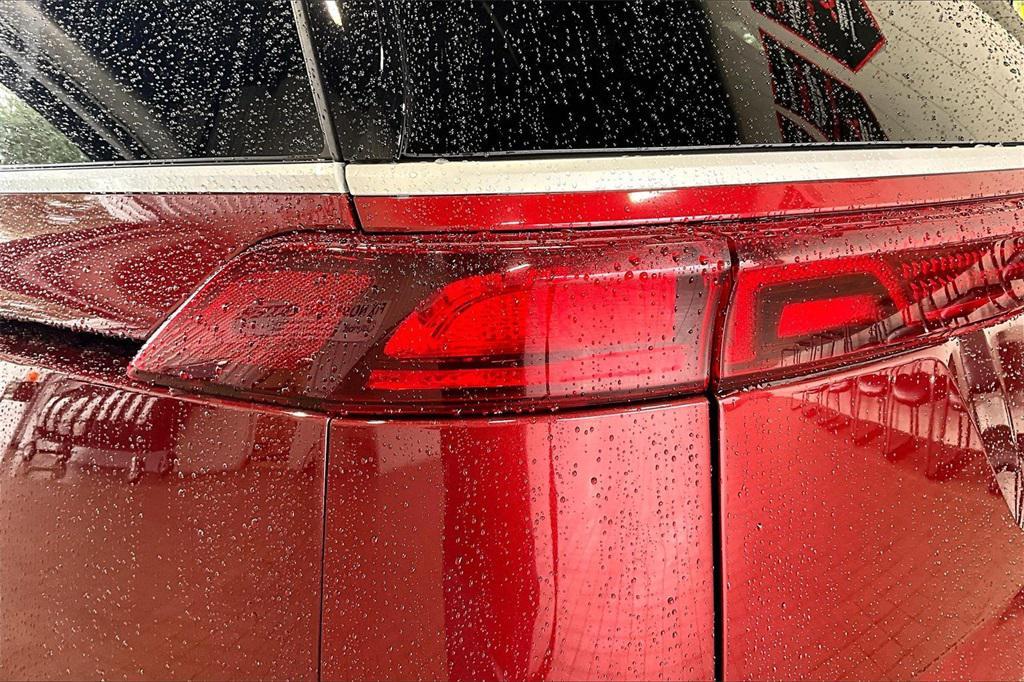 used 2024 Kia Carnival car, priced at $25,995