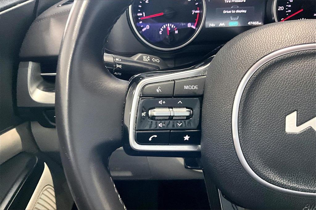 used 2024 Kia Carnival car, priced at $25,995