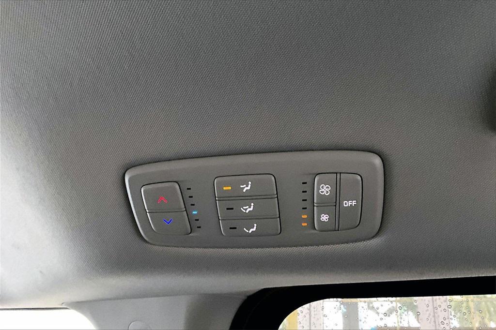 used 2024 Kia Carnival car, priced at $25,995