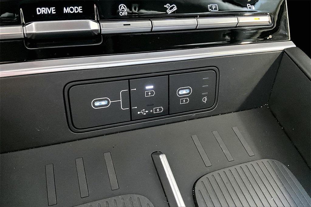 used 2025 Hyundai Santa Fe car, priced at $27,809