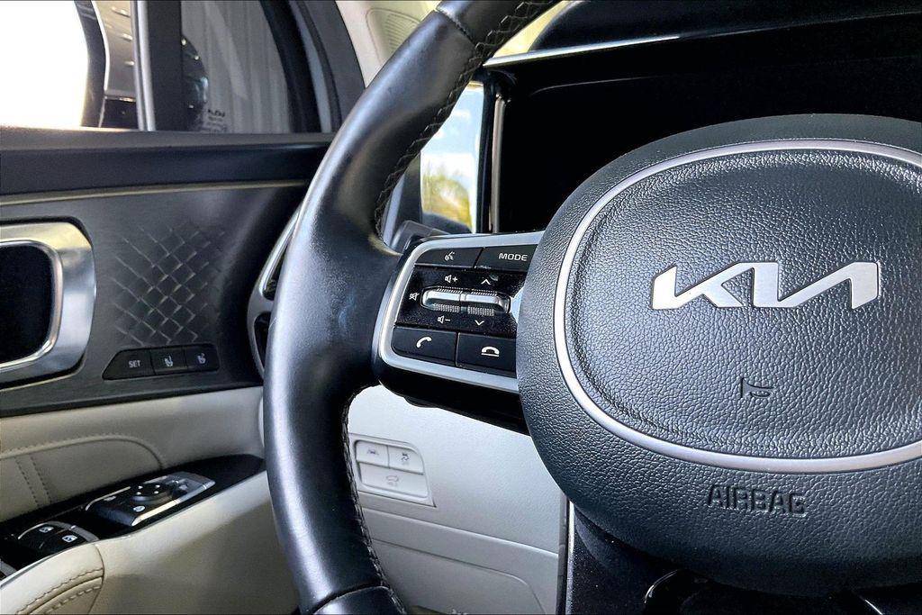 used 2023 Kia Sorento Hybrid car, priced at $28,931