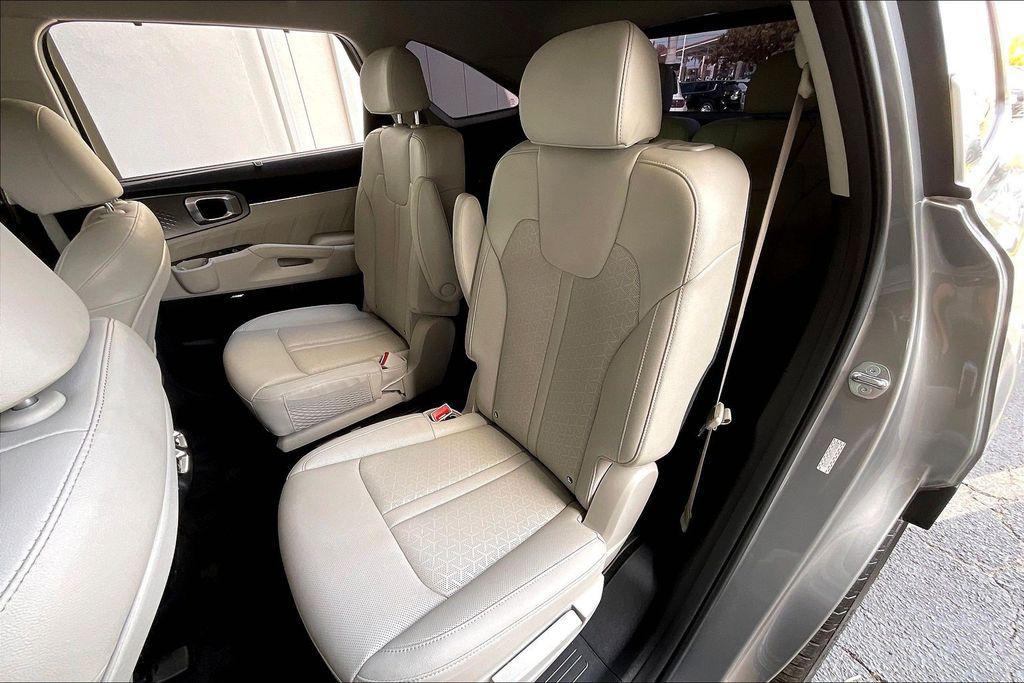 used 2023 Kia Sorento Hybrid car, priced at $28,931