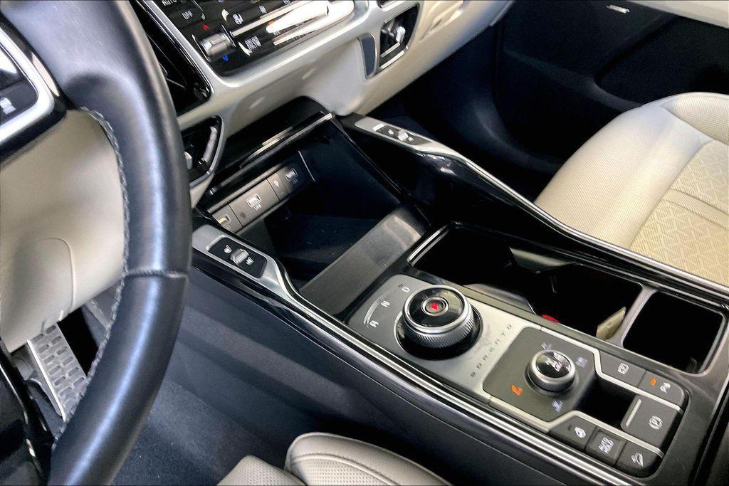 used 2023 Kia Sorento Hybrid car, priced at $28,931