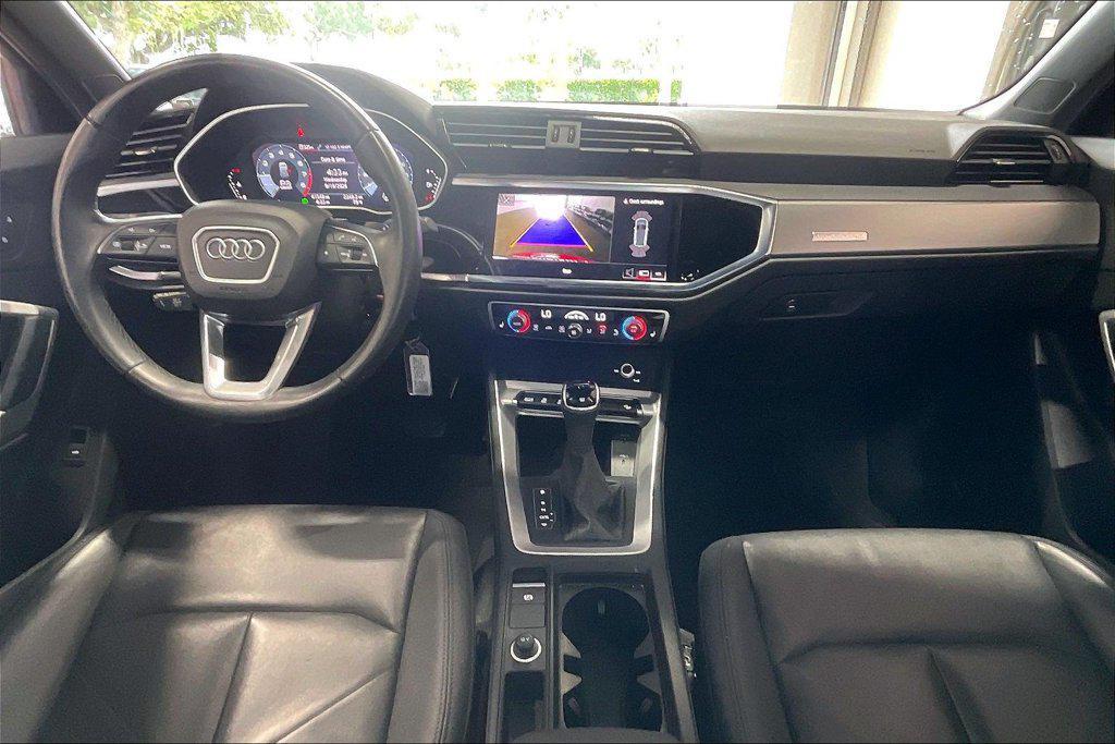 Audi Q3 view 6