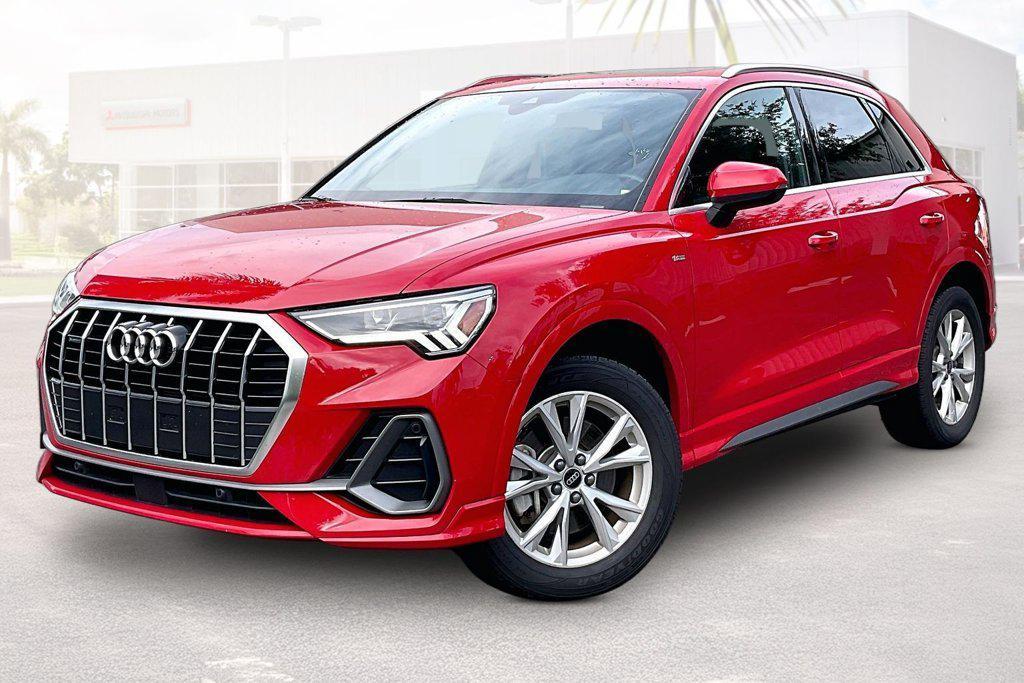 Audi Q3 view 29