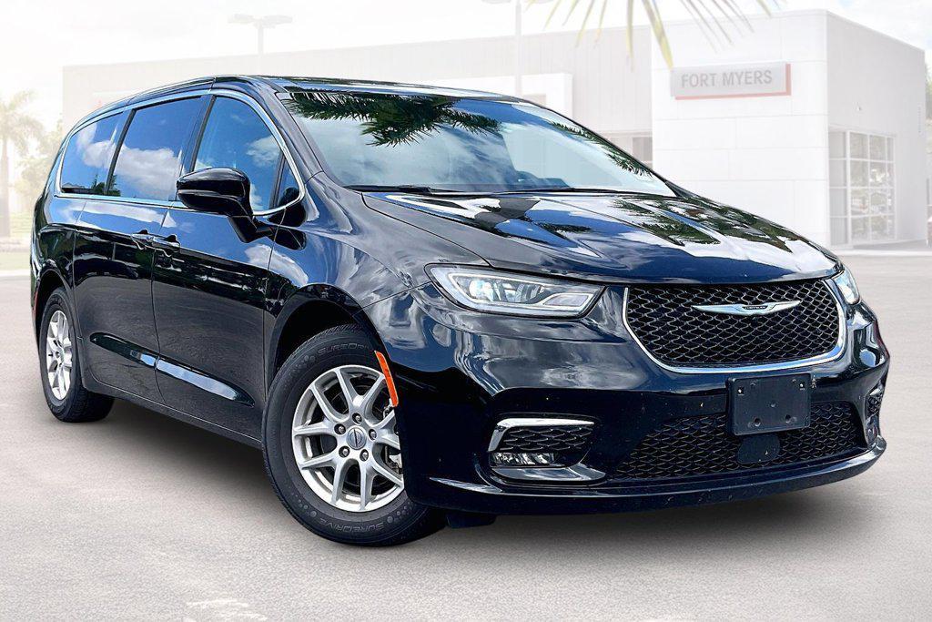 used 2025 Chrysler Pacifica car, priced at $21,984
