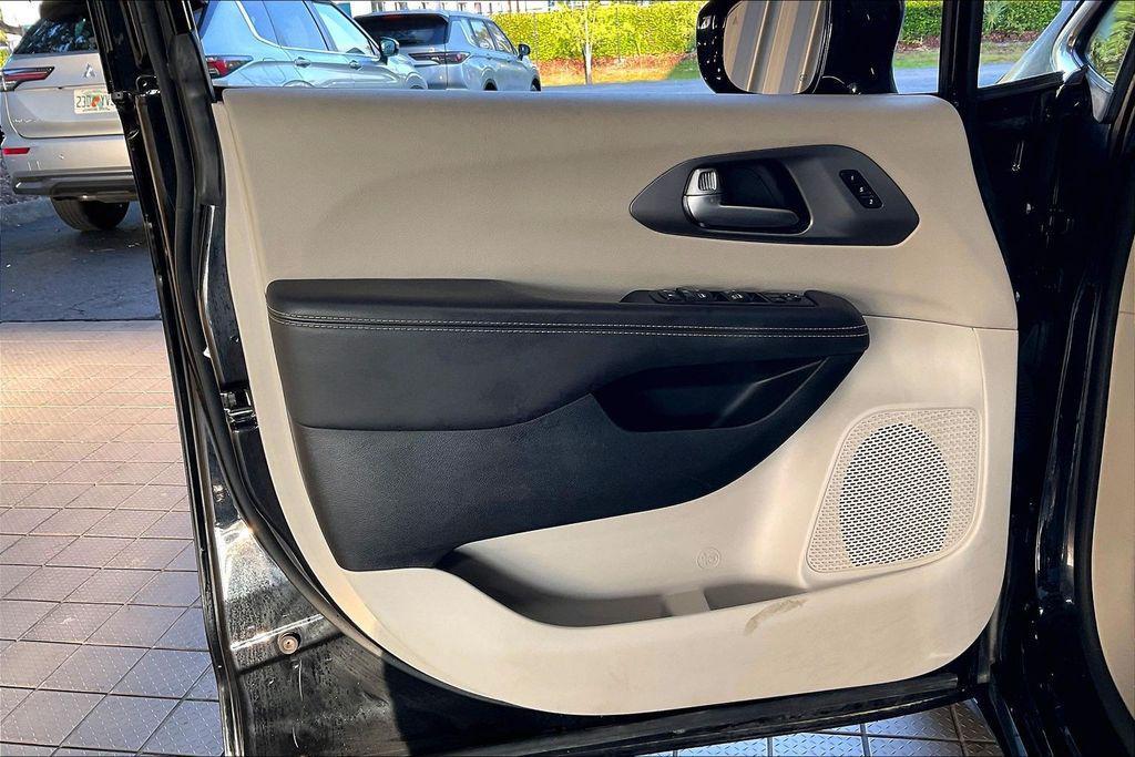 used 2024 Chrysler Pacifica car, priced at $22,394