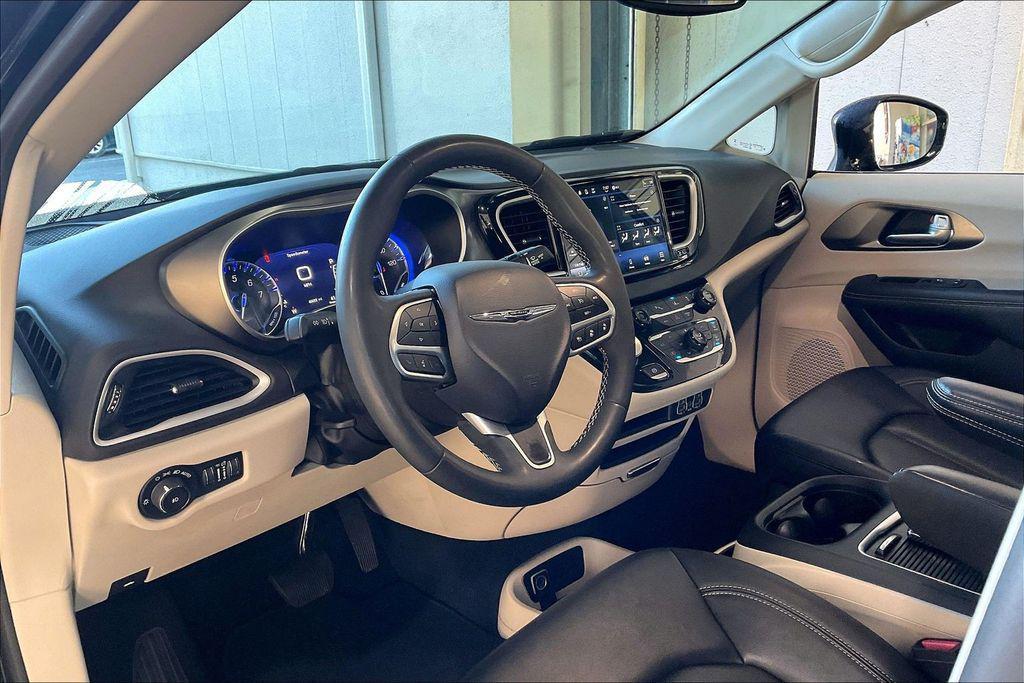 used 2024 Chrysler Pacifica car, priced at $22,394