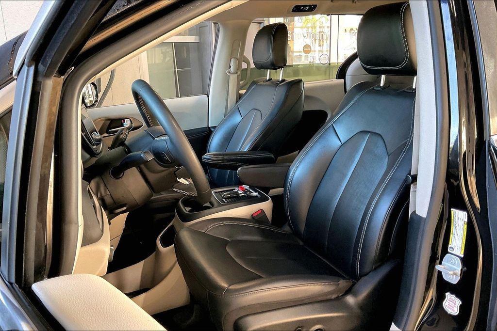 used 2024 Chrysler Pacifica car, priced at $22,394