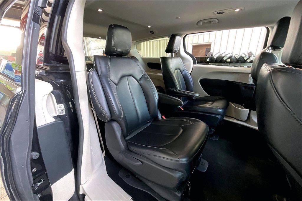 used 2023 Chrysler Pacifica Hybrid car, priced at $22,278
