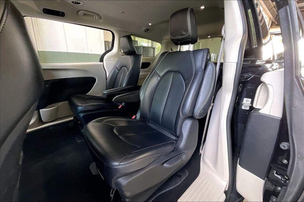 used 2023 Chrysler Pacifica Hybrid car, priced at $22,278