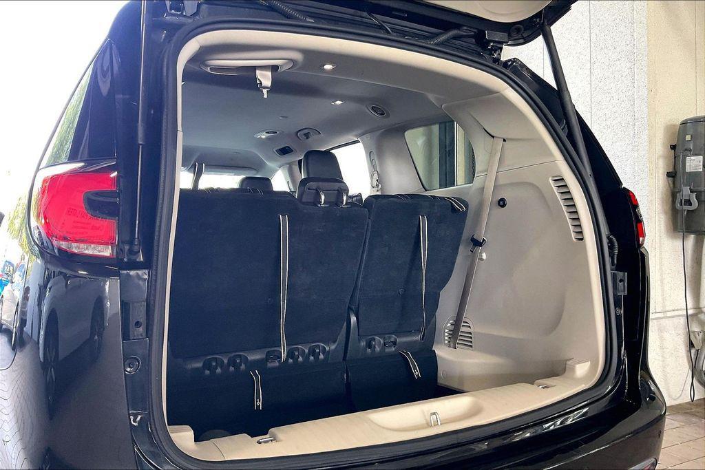 used 2023 Chrysler Pacifica Hybrid car, priced at $22,278