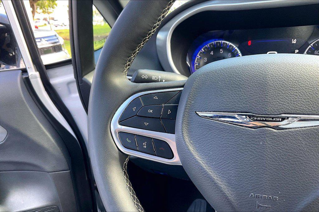used 2025 Chrysler Pacifica car, priced at $21,985