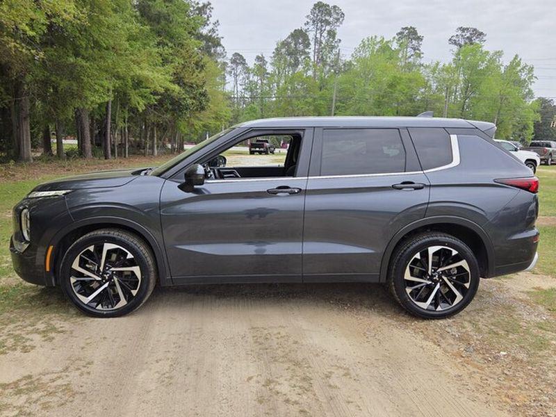 used 2024 Mitsubishi Outlander car, priced at $22,995