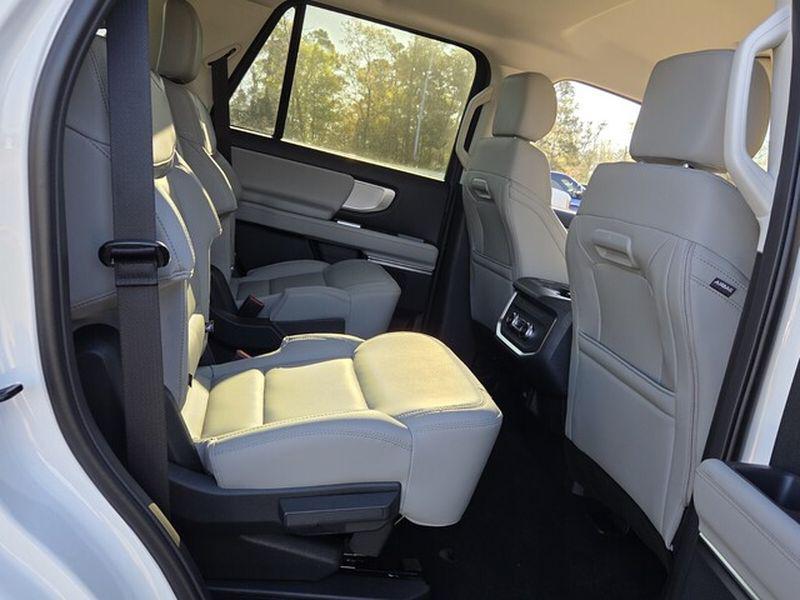 new 2026 Ford Expedition car, priced at $71,995