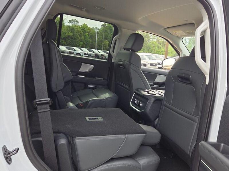 new 2026 Ford Expedition car, priced at $68,437