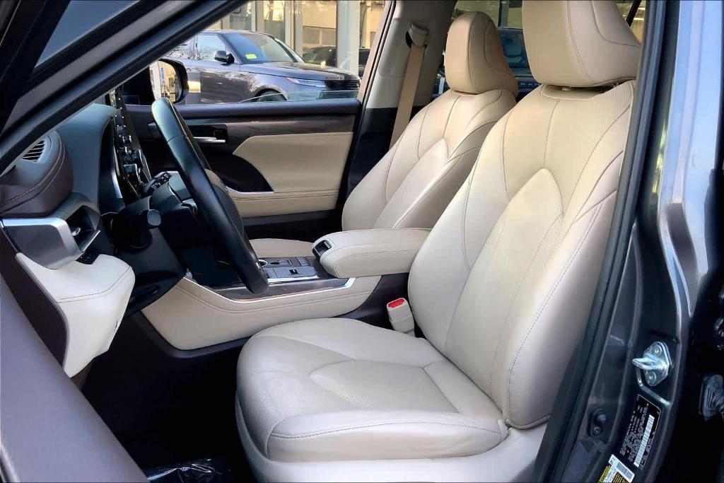 used 2021 Toyota Highlander Hybrid car, priced at $35,500