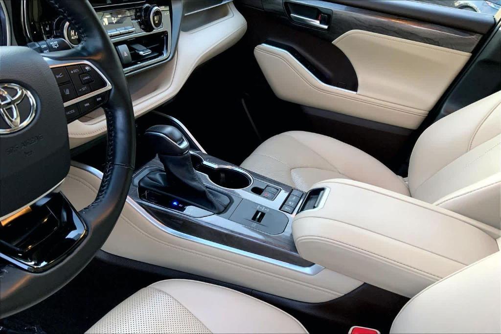 used 2021 Toyota Highlander Hybrid car, priced at $35,500