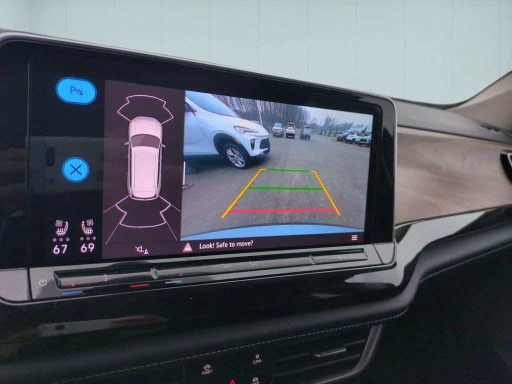 used 2025 Volkswagen Atlas car, priced at $32,895