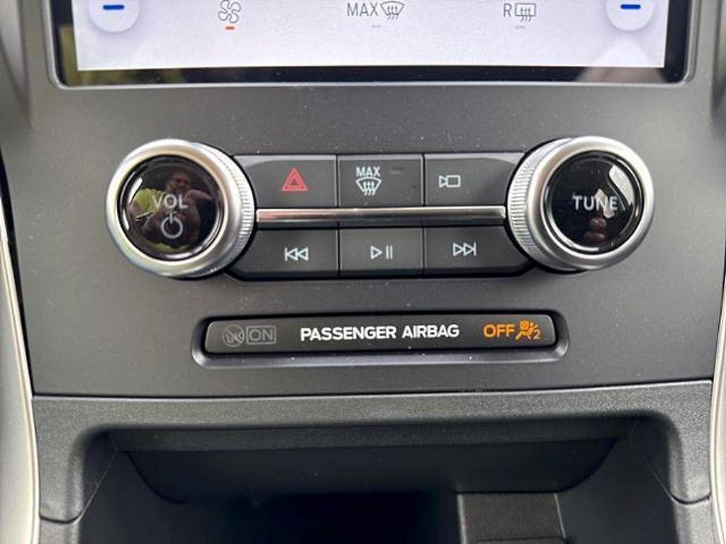 new 2024 Ford Edge car, priced at $33,960