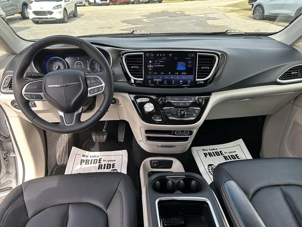 used 2024 Chrysler Pacifica car, priced at $32,427