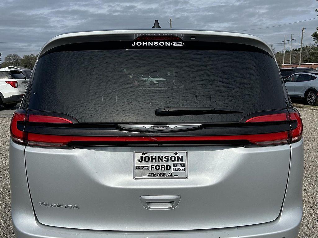 used 2024 Chrysler Pacifica car, priced at $32,427