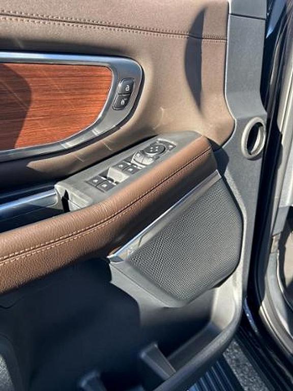 new 2025 Ford Expedition car, priced at $86,575